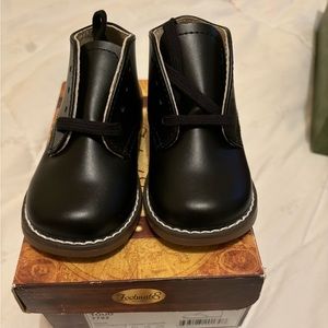 Brand new never worn in box, black Toddler Footmates walking shoes. Size 4.5.